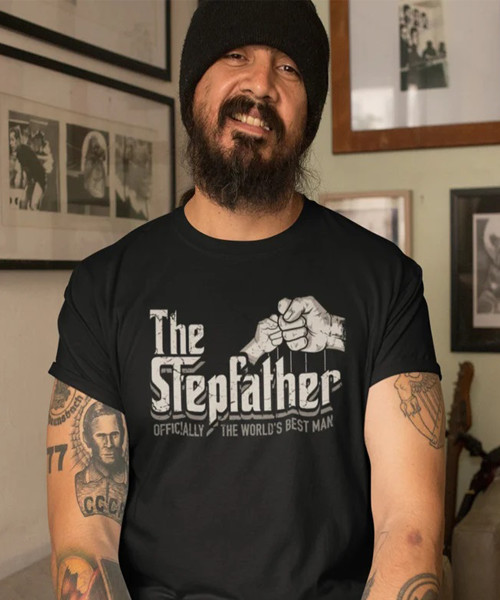 Das Stiefvater-T-Shirt