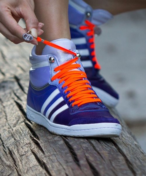 Einhandiges Schnellbinden von Schnursenkeln