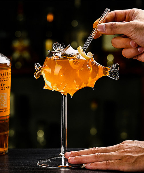 Fischförmiges Cocktailglas