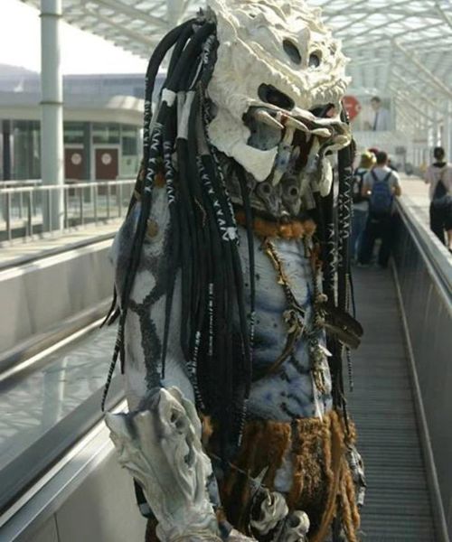 Primitiver Raubtier Cosplay