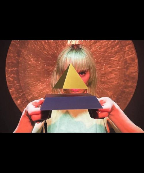 Py die schwebende Pyramide von flyte