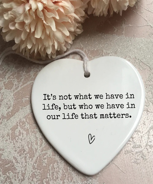 Wen wir im Herzen tragen. ornament