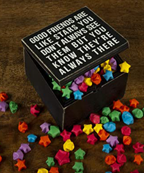 Klassische Holzschachtel mit Scharnier