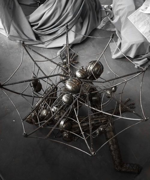 Metall Spiderman Tisch