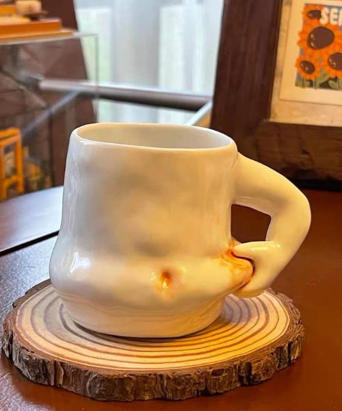 Niedlicher Becher mit dickem Bauch