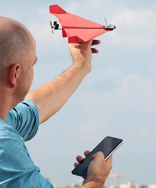 Smartphone-gesteuerter Papierflieger